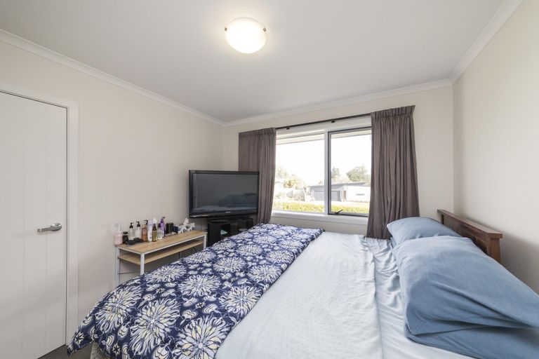 Photo of property in 28 Galea Grove, Kelvin Grove, Palmerston North, 4414