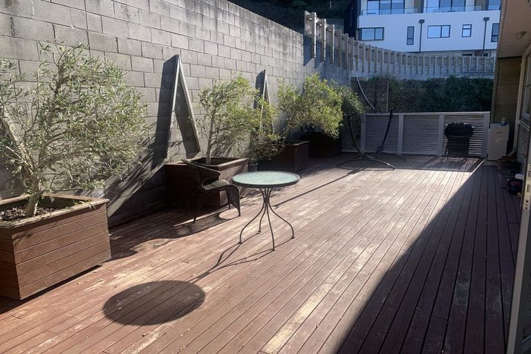 Photo of property in 56 Tiketike Way, Brooklyn, Wellington, 6021