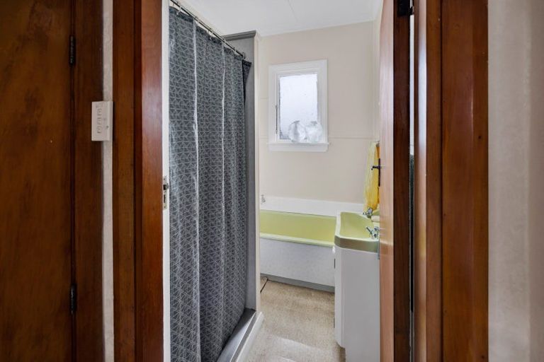 Photo of property in 30 Graham Street, Eltham, 4322