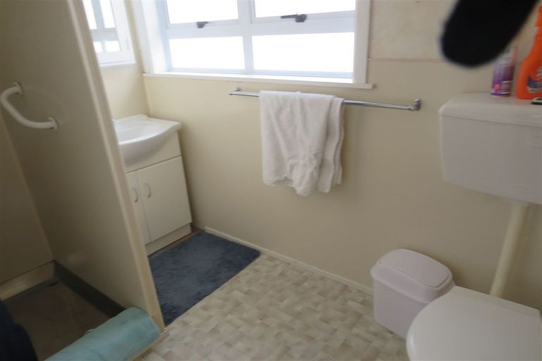 Photo of property in 27 Karaka Crescent, Levin, 5510