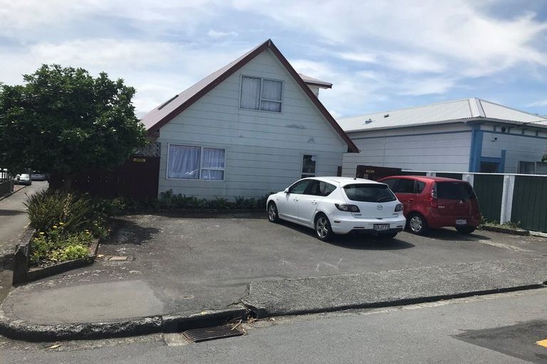 Photo of property in 2/12 Cardall Street, Newtown, Wellington, 6021