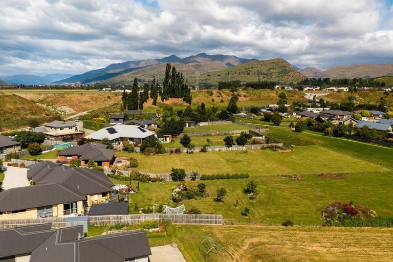 Photo of property in 14 Herries Lane, Lake Hayes, Queenstown, 9304