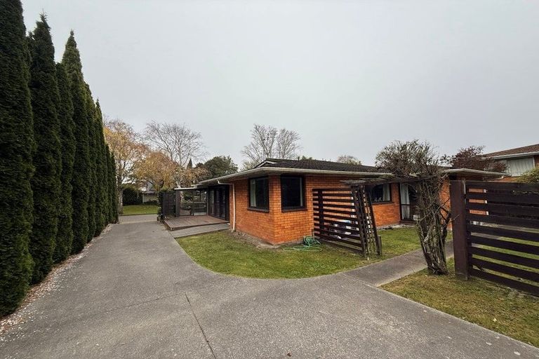 Photo of property in 15 Highland Place, Avonhead, Christchurch, 8042