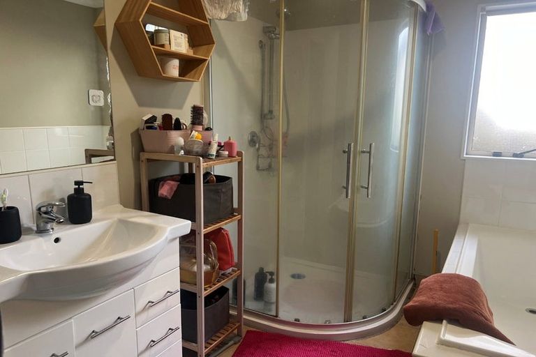 Photo of property in 56 Garelja Road, Henderson, Auckland, 0612