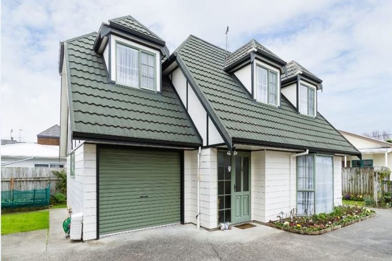 Photo of property in 2/76 Trafalgar Street, Waterloo, Lower Hutt, 5011