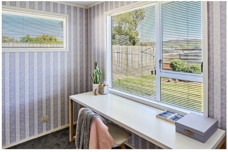 Photo of property in 5 Ruskin Road, Newlands, Wellington, 6037