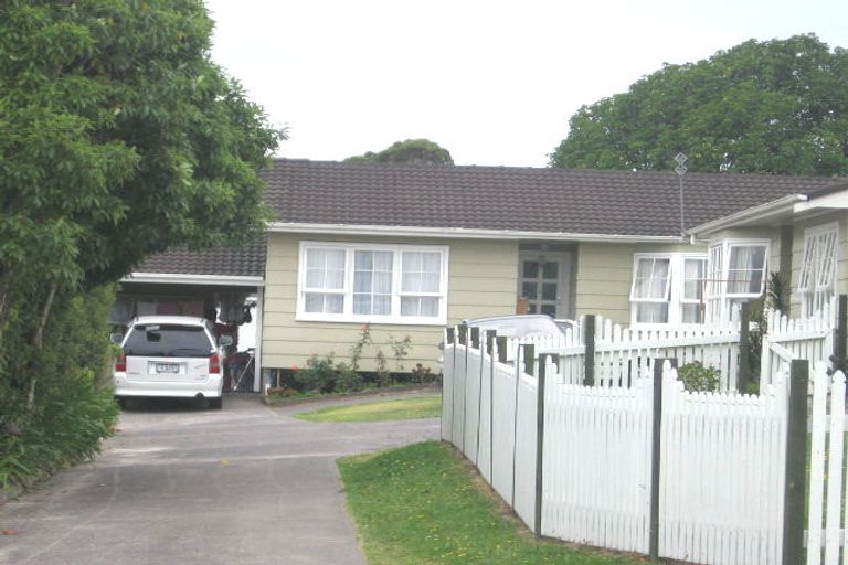 Photo of property in 1/7 Kaipatiki Road, Glenfield, Auckland, 0629
