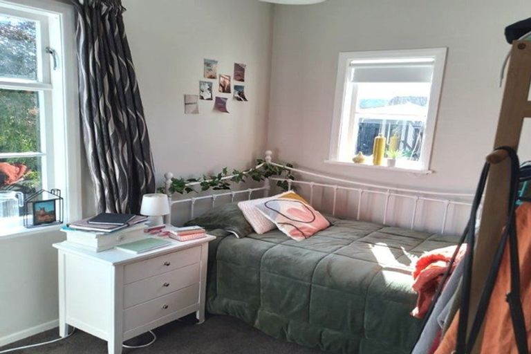 Photo of property in 6 Coates Grove, Silverstream, Upper Hutt, 5019