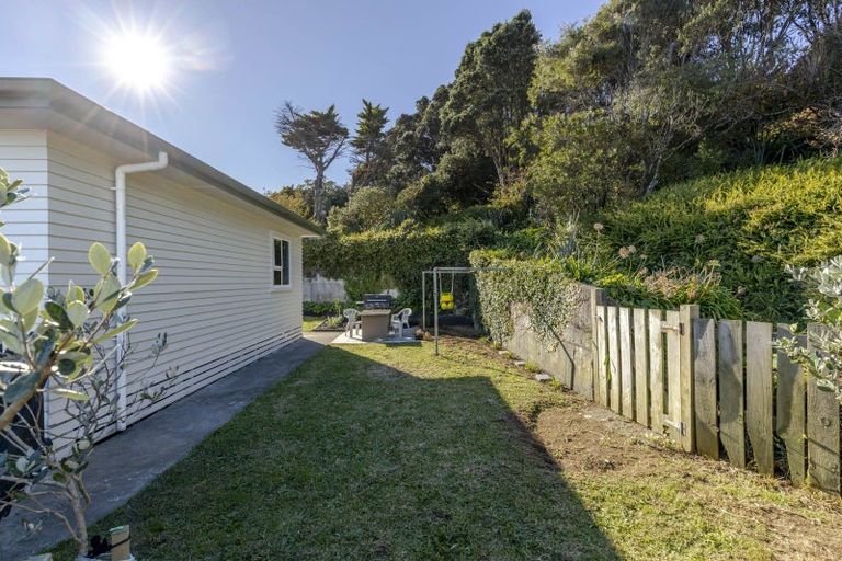 Photo of property in 15 Simons Street, Moturoa, New Plymouth, 4310