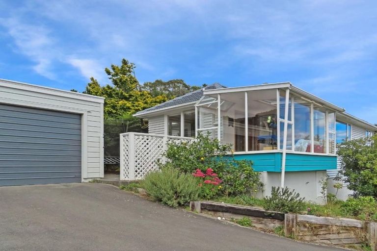 Photo of property in 6 Hill Grove, Naenae, Lower Hutt, 5011