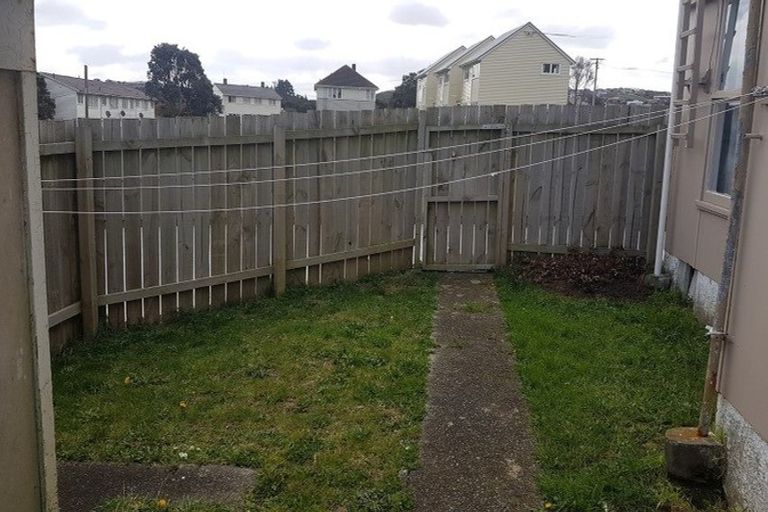 Photo of property in 5- 7 Hazard Grove, Cannons Creek, Porirua, 5024