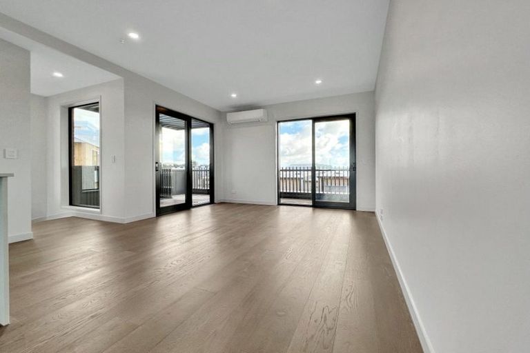 Photo of property in 1/2 Marlborough Crescent, Hobsonville, Auckland, 0616