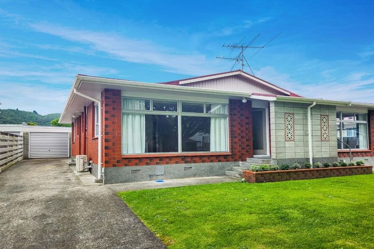 Photo of property in 2 Ferretti Grove, Avalon, Lower Hutt, 5011