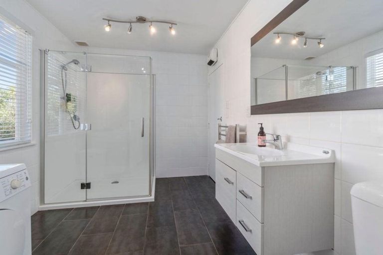 Photo of property in 55 Graham Avenue, Te Atatu Peninsula, Auckland, 0610