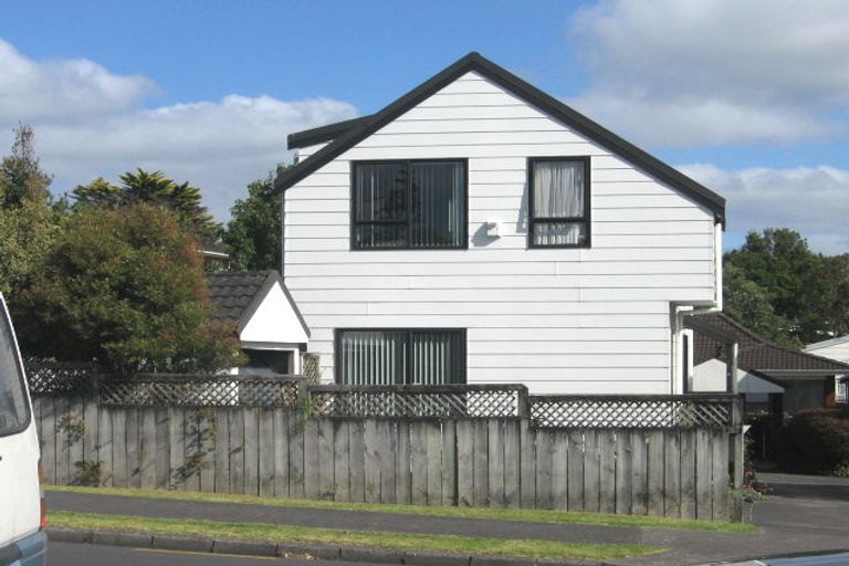 Photo of property in 1/4 Manuka Road, Glenfield, Auckland, 0629