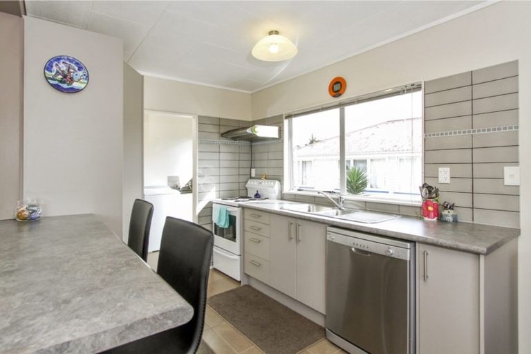 Photo of property in 46 Brandon Road, Glen Eden, Auckland, 0602
