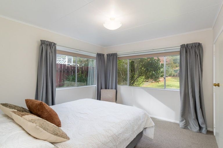 Photo of property in 71 Blue Mountains Road, Pinehaven, Upper Hutt, 5019