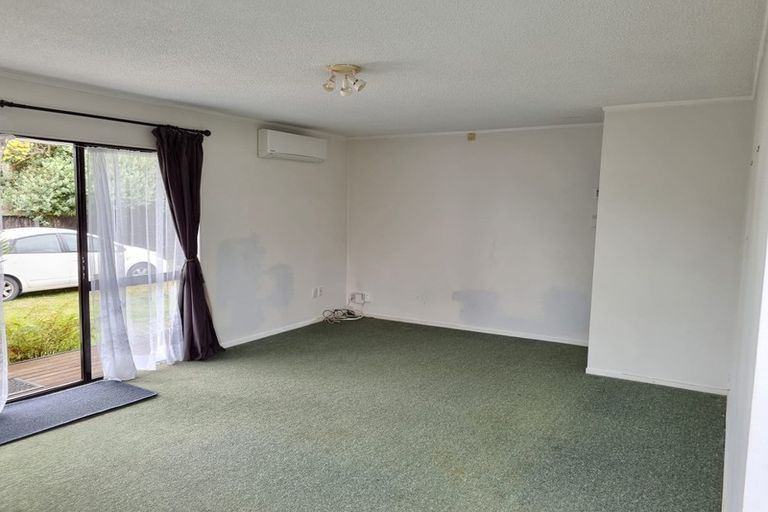 Photo of property in 2/87 Manuroa Road, Takanini, 2112