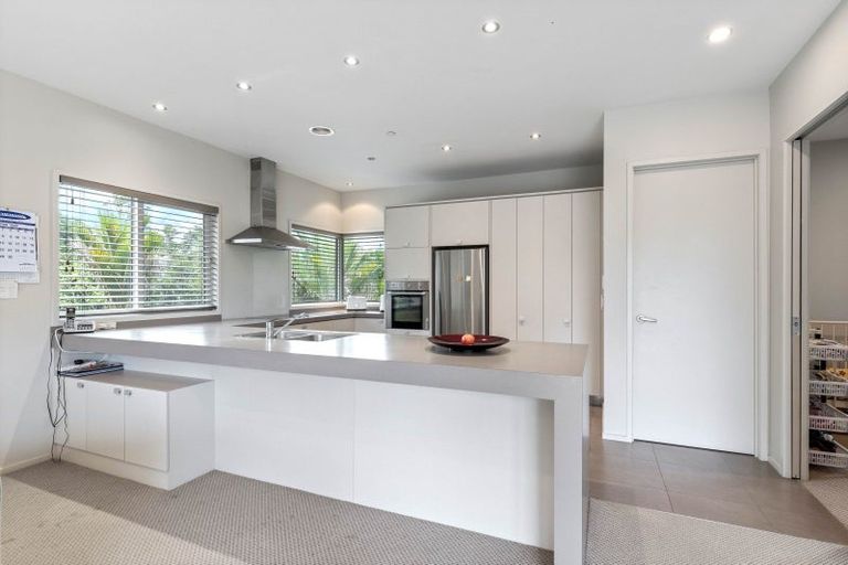 Photo of property in 4 Links Drive, Waiwhakaiho, New Plymouth, 4312