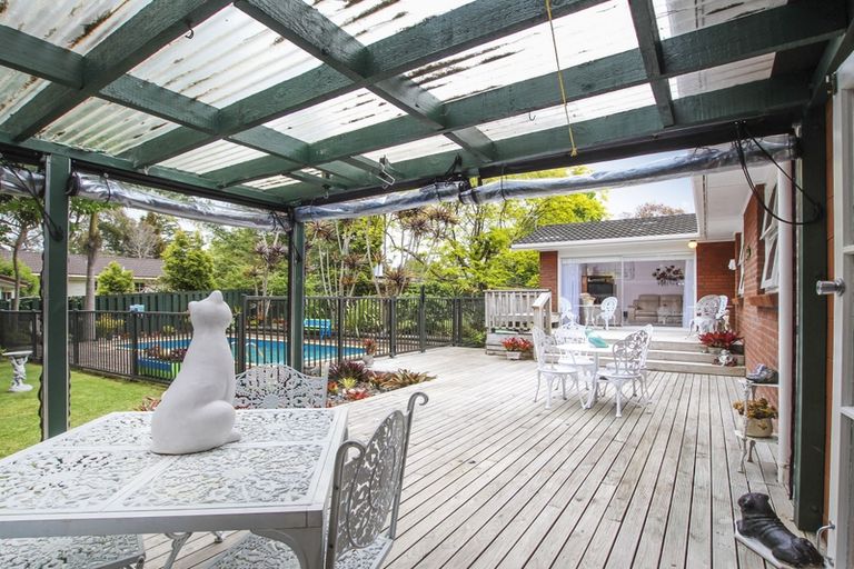 Photo of property in 10 Crompton Road, Massey, Auckland, 0614