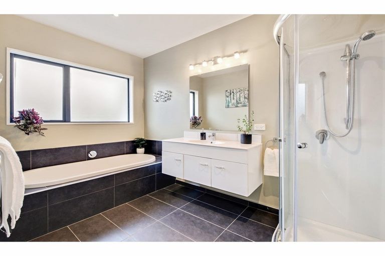 Photo of property in 16 Hampstead Close, Rangiora, 7400