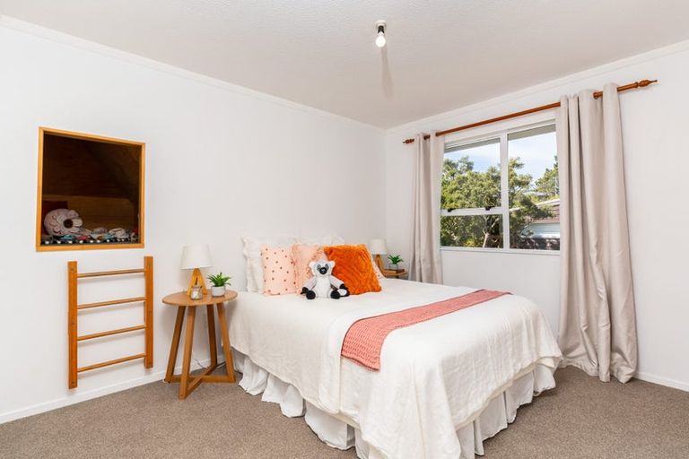 Photo of property in 8 Fitzpatrick Street, Newlands, Wellington, 6037