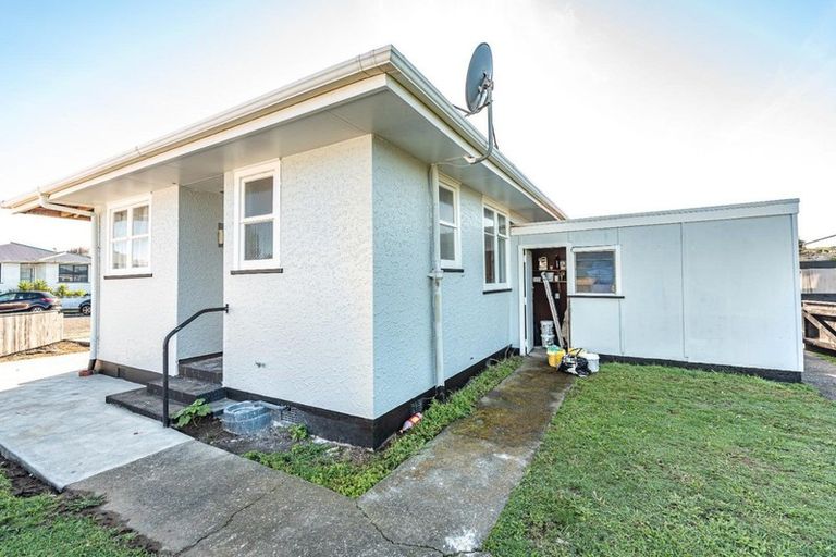 Photo of property in 1 Kupe Place, Castlecliff, Whanganui, 4501