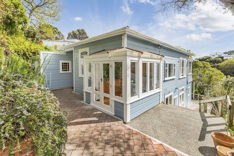 Photo of property in 36 Sutherland Crescent, Melrose, Wellington, 6023