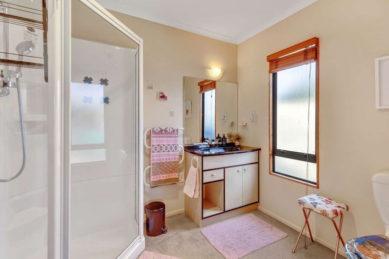 Photo of property in 44 Easton Way, Levin, 5510