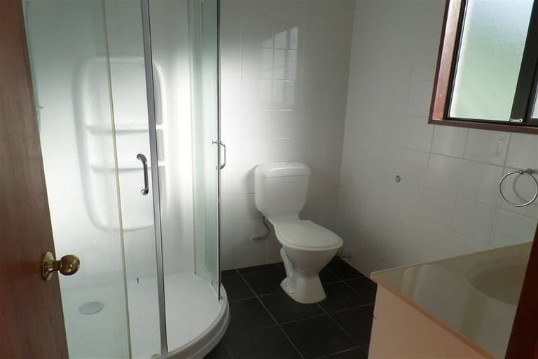 Photo of property in 5 Broadfell Avenue, Avonhead, Christchurch, 8042