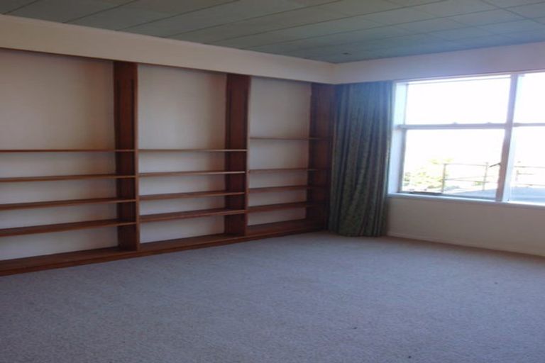 Photo of property in 2 Sugarloaf Road, Brooklyn, Wellington, 6021