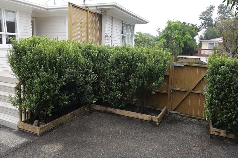 Photo of property in 4 La Trobe Street, Pakuranga Heights, Auckland, 2010