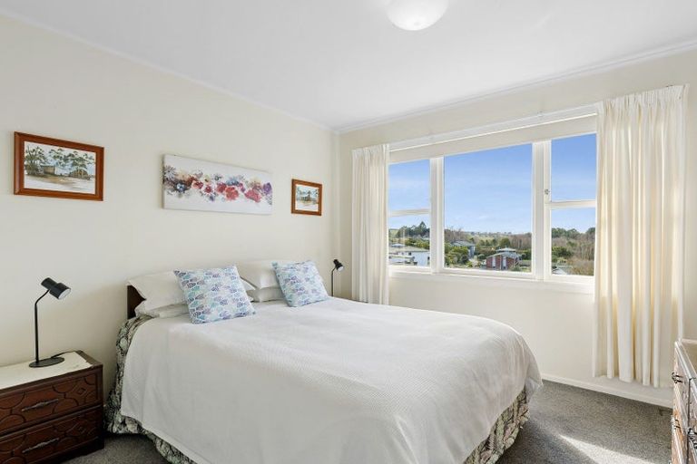 Photo of property in 11 Earle Place, Acacia Bay, Taupo, 3330