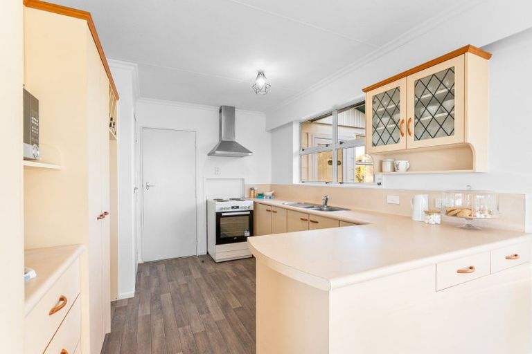 Photo of property in 17 East Way, Durie Hill, Whanganui, 4500