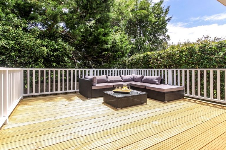 Photo of property in 17a Highland Avenue, Titirangi, Auckland, 0604