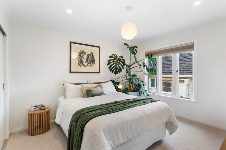 Photo of property in 1/5 Aorangi Place, Birkenhead, Auckland, 0626