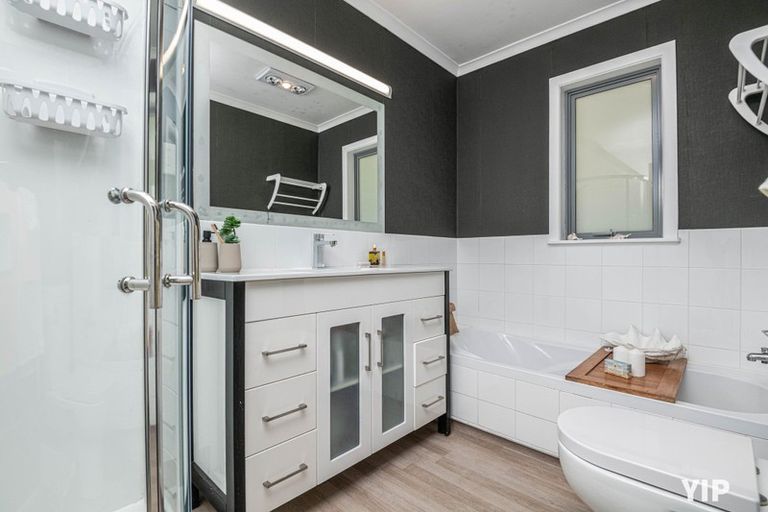 Photo of property in 5 Hallewell Crescent, Johnsonville, Wellington, 6037