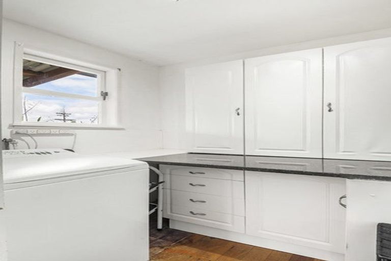 Photo of property in 7 Parakai Avenue, Parakai, 0830