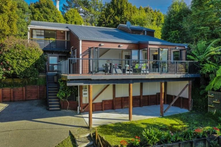 Photo of property in 9 Heatherleigh Rise, Northcross, Auckland, 0632