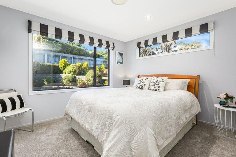 Photo of property in 6 The Fjord, Aotea, Porirua, 5024