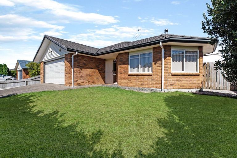 Photo of property in 20 Mandalay Place, Waiuku, 2123