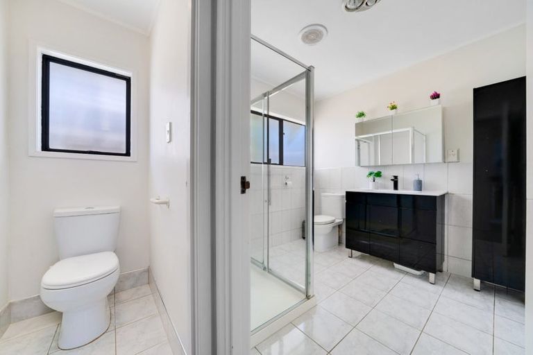 Photo of property in 36 Eugenia Rise, Totara Heights, Auckland, 2105