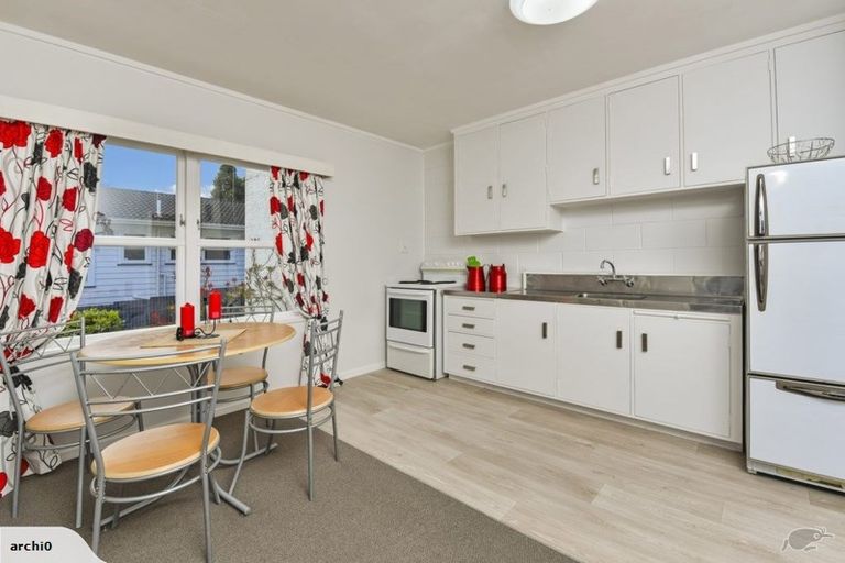 Photo of property in 5b Nea Place, Hillcrest, Auckland, 0627