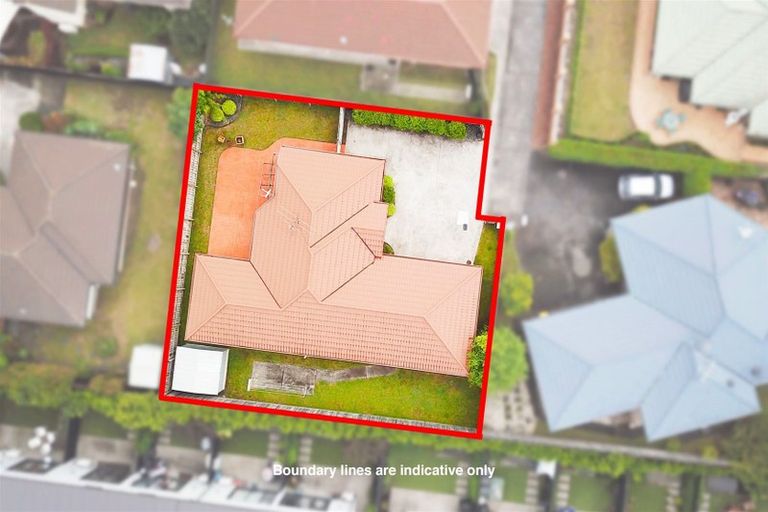 Photo of property in 25 Heversham Place, Glendene, Auckland, 0602