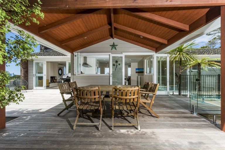 Photo of property in 9 Nicholson Place, Hillcrest, Auckland, 0627