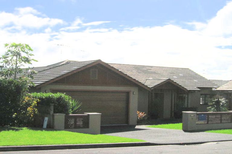 Photo of property in 14 Esther Place, Red Beach, 0932