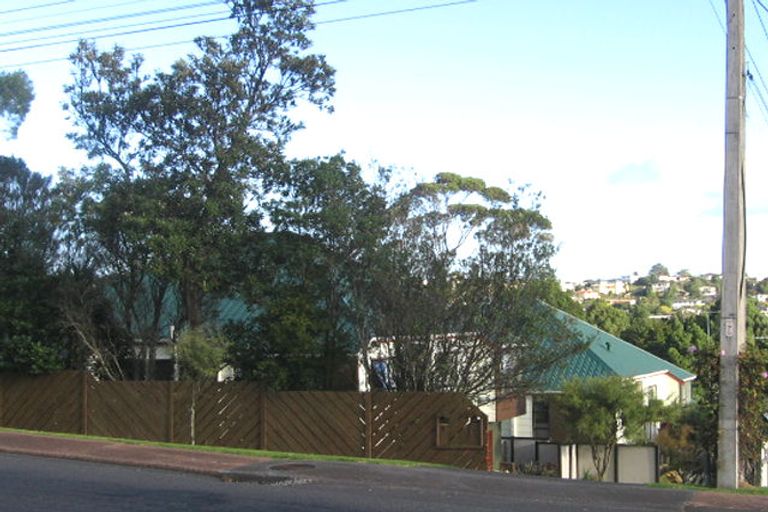 Photo of property in 1/38 Pupuke Road, Hillcrest, Auckland, 0627