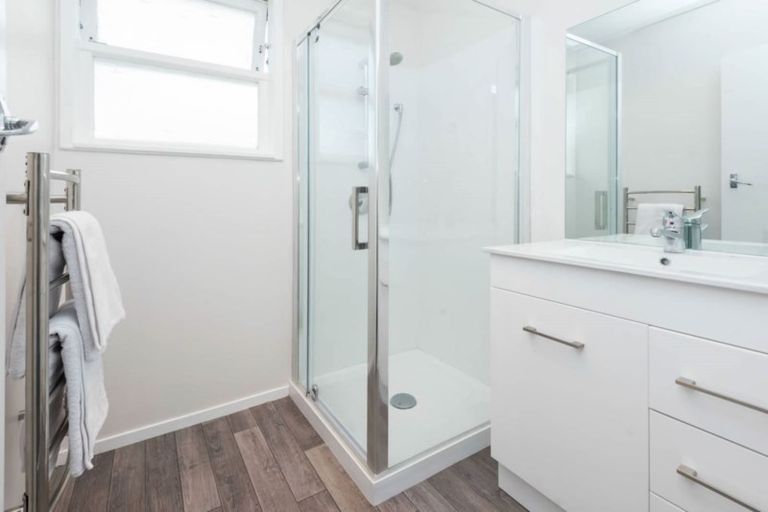 Photo of property in 21 Minaret Drive, Bucklands Beach, Auckland, 2014