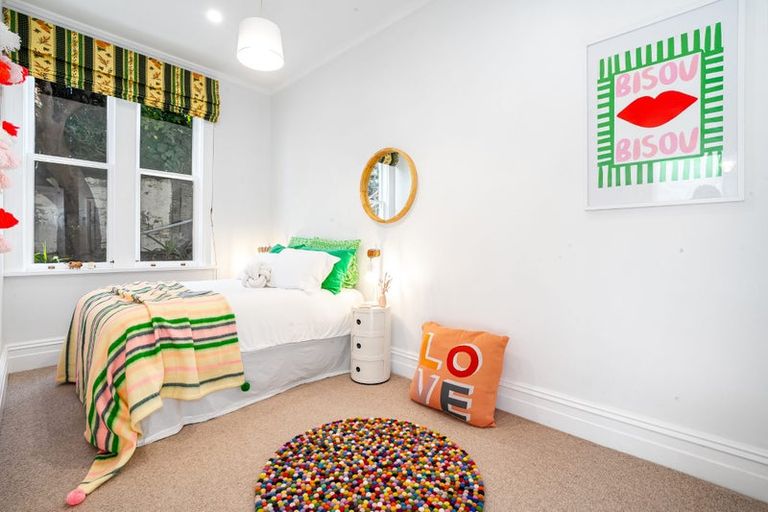 Photo of property in 2 The Crescent, Roseneath, Wellington, 6011