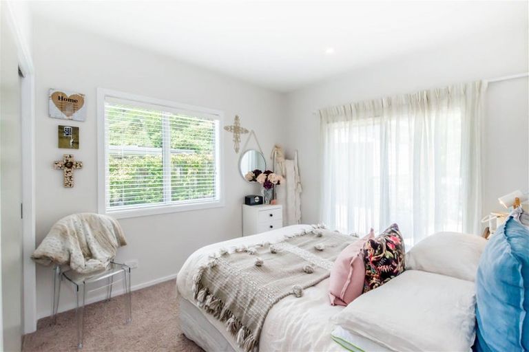 Photo of property in 11 Kotare Street, Waikanae, 5036